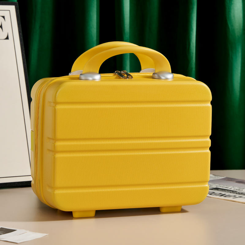 Hard shell and lockable styles are gaining interest in Cosmetic Case products